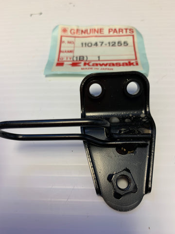 ZX-7R Right Fairing Bracket – Oshawa Cycle Salvage