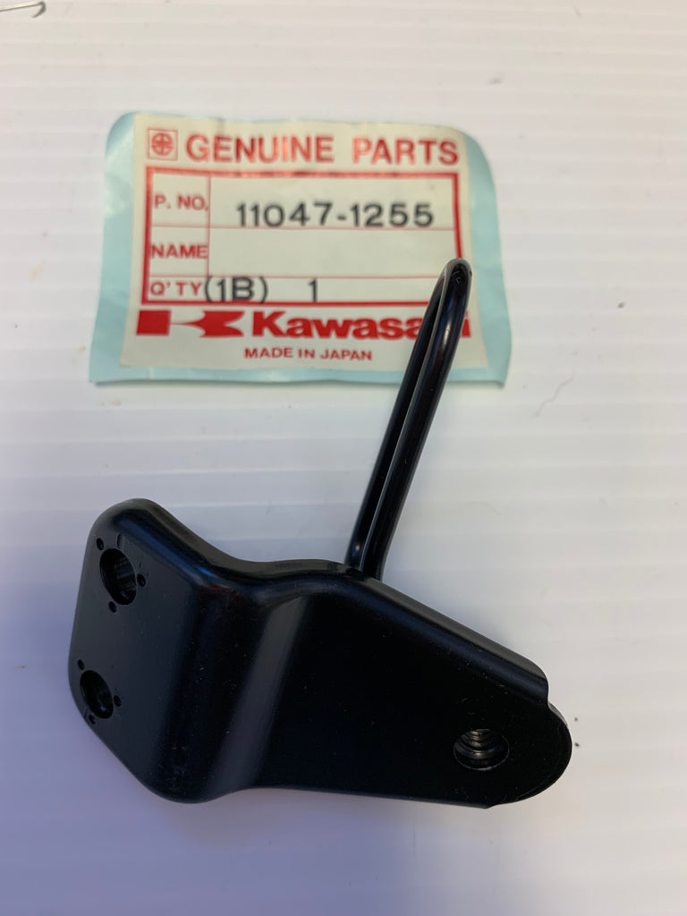 ZX-7R Right Fairing Bracket – Oshawa Cycle Salvage